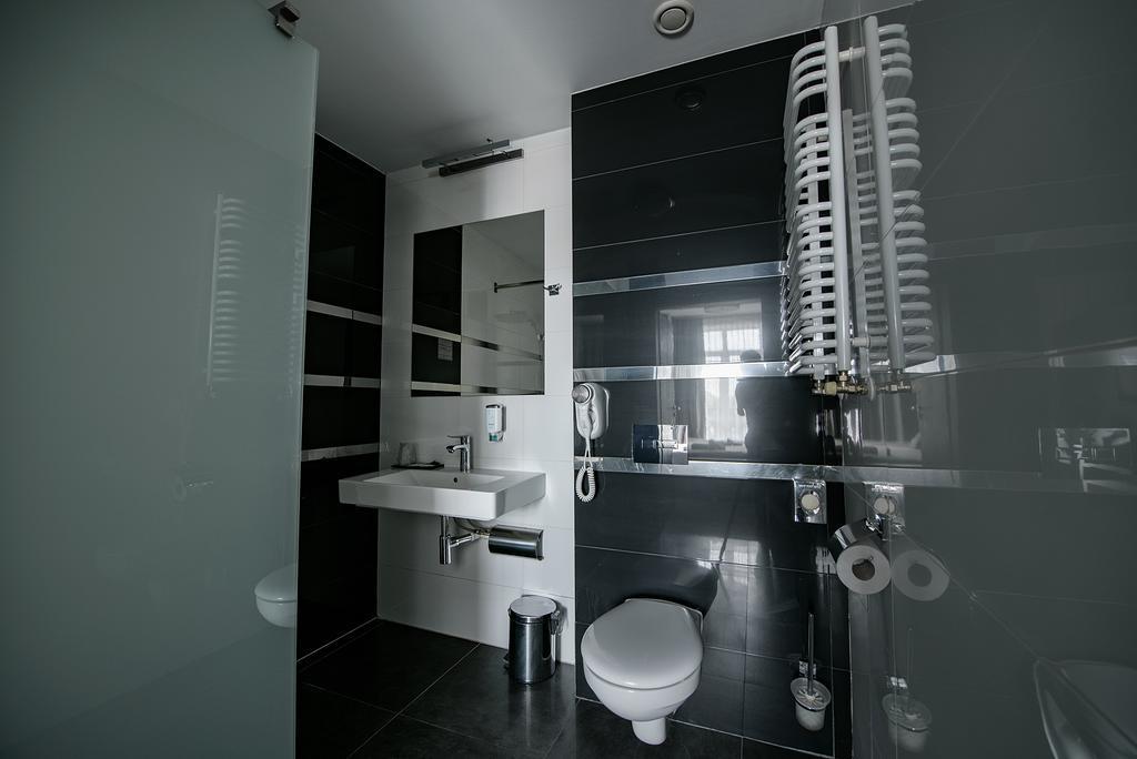 Hotel Grafit Kostomloty Pierwsze Exterior photo
