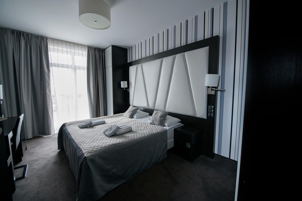 Hotel Grafit Kostomloty Pierwsze Exterior photo