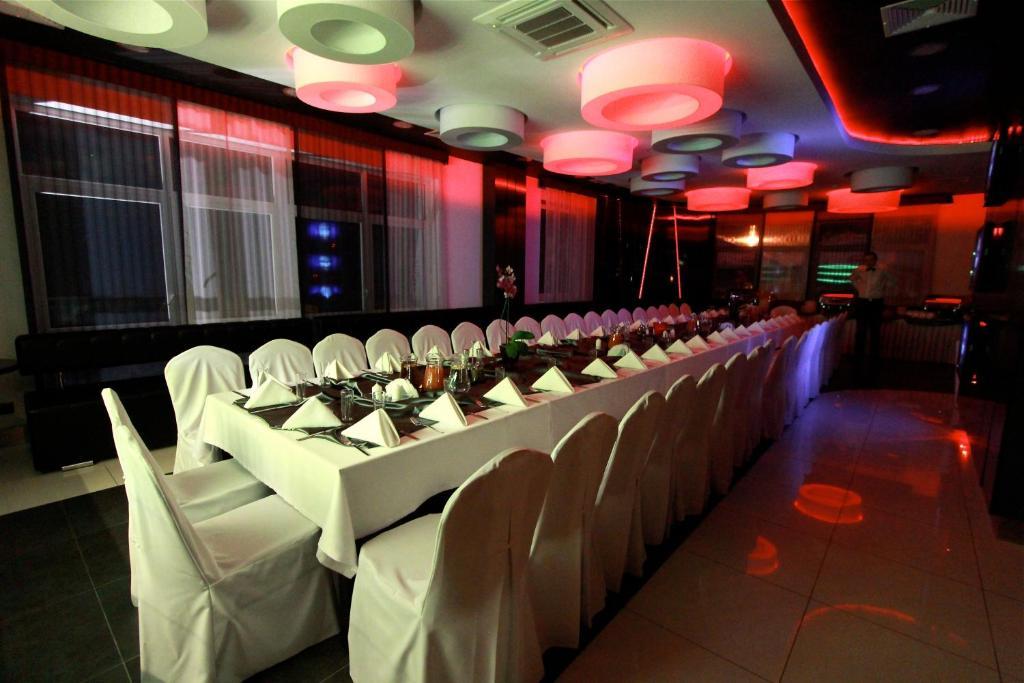Hotel Grafit Kostomloty Pierwsze Exterior photo